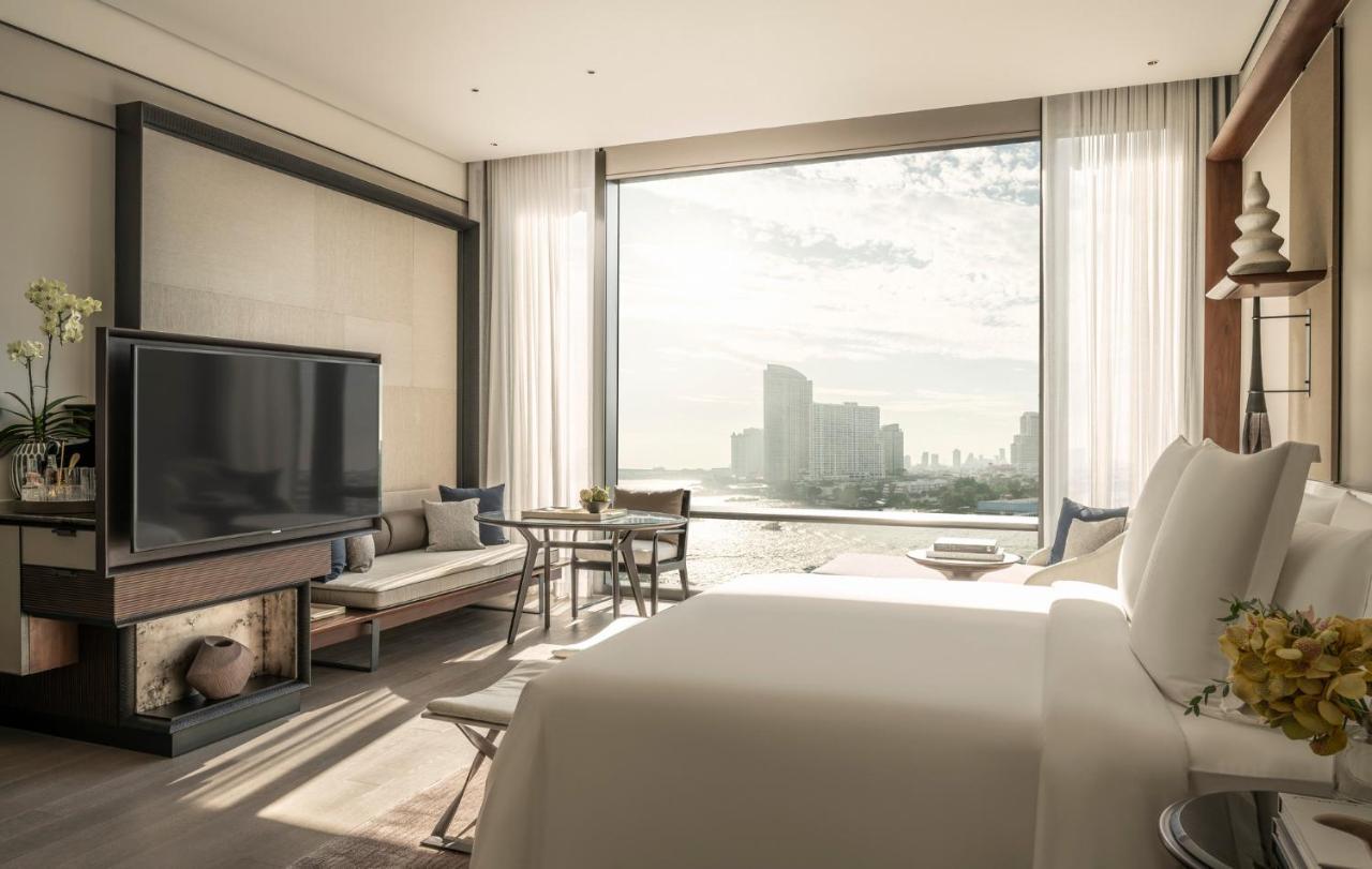 Premier River View Room King bed