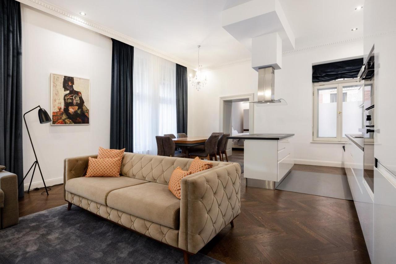 Three-Bedroom Apartment,1552162102:JPEG