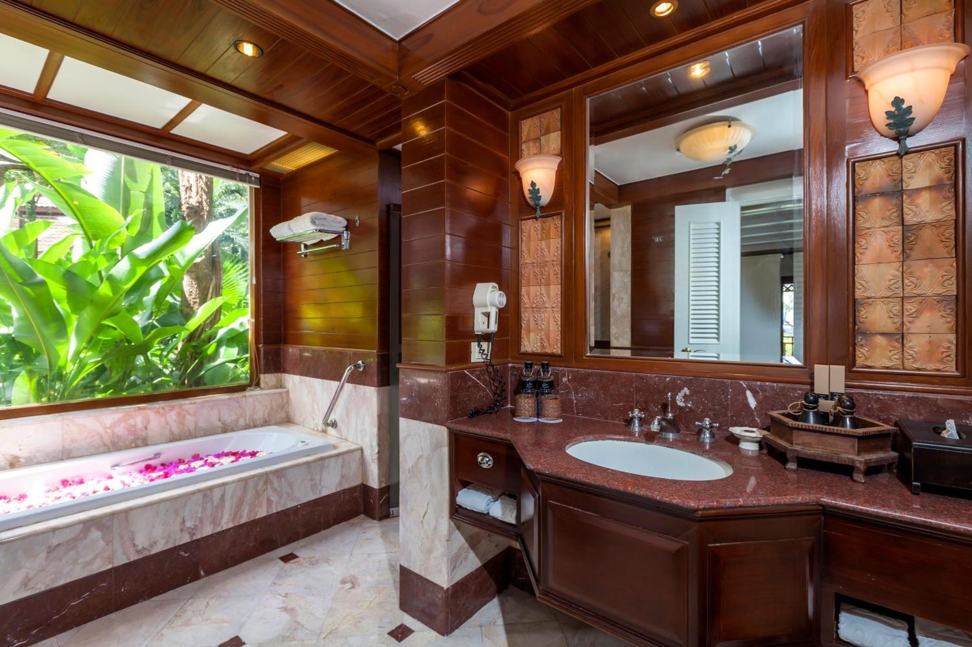 Lagoon Pool Access with Bathtub,1620982589:JPEG