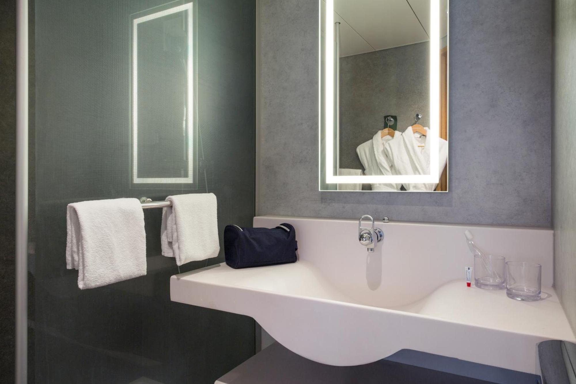 MyRoom di Nicolas & Joao: Rock N'Room/Camera executive business
