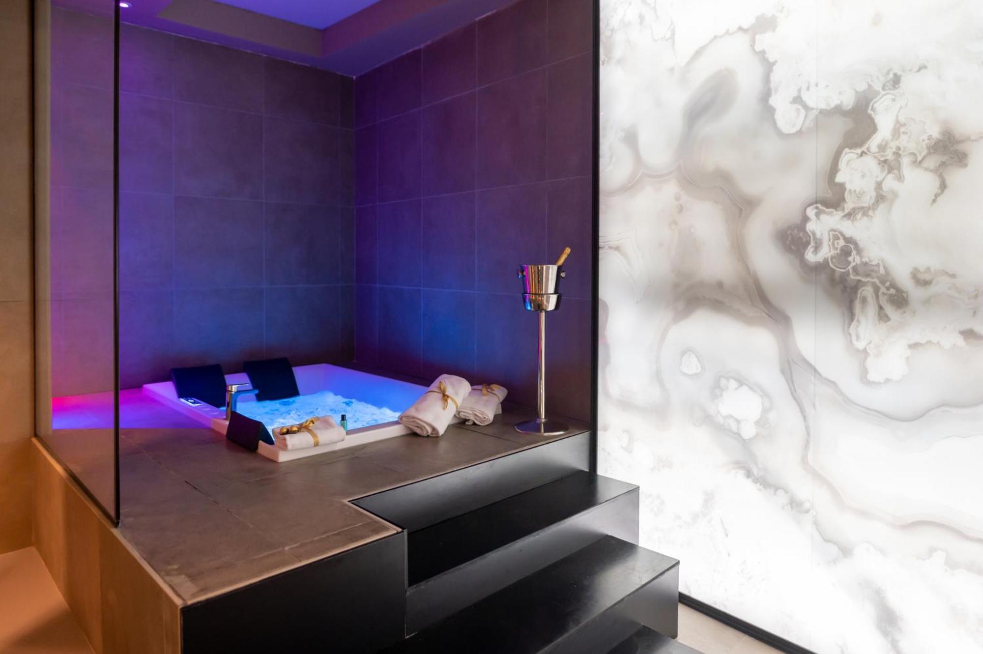 King Room Spa Bath