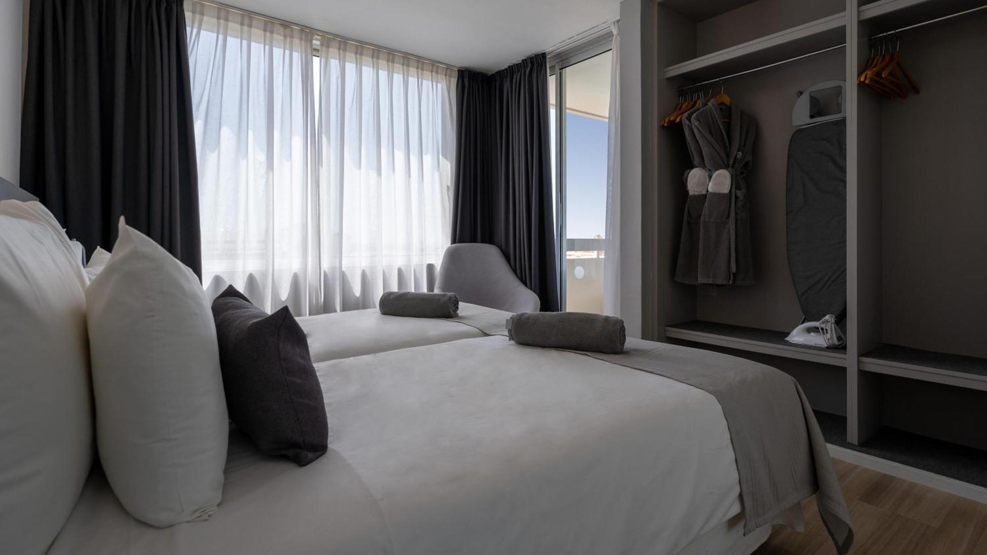 Junior Suite con Vista Piscina (2 Adulti)
