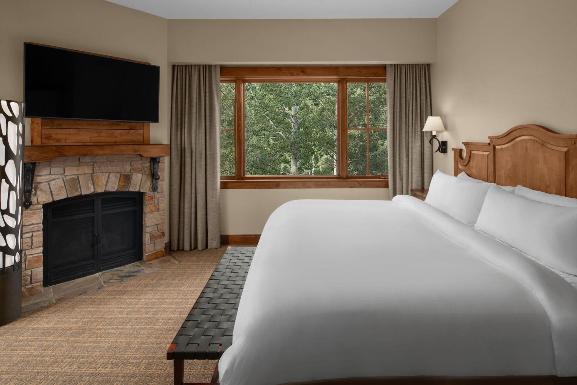 Governors 2 Bedroom Suite Mountain or Golf view Fireplace,1630874994:JPEG