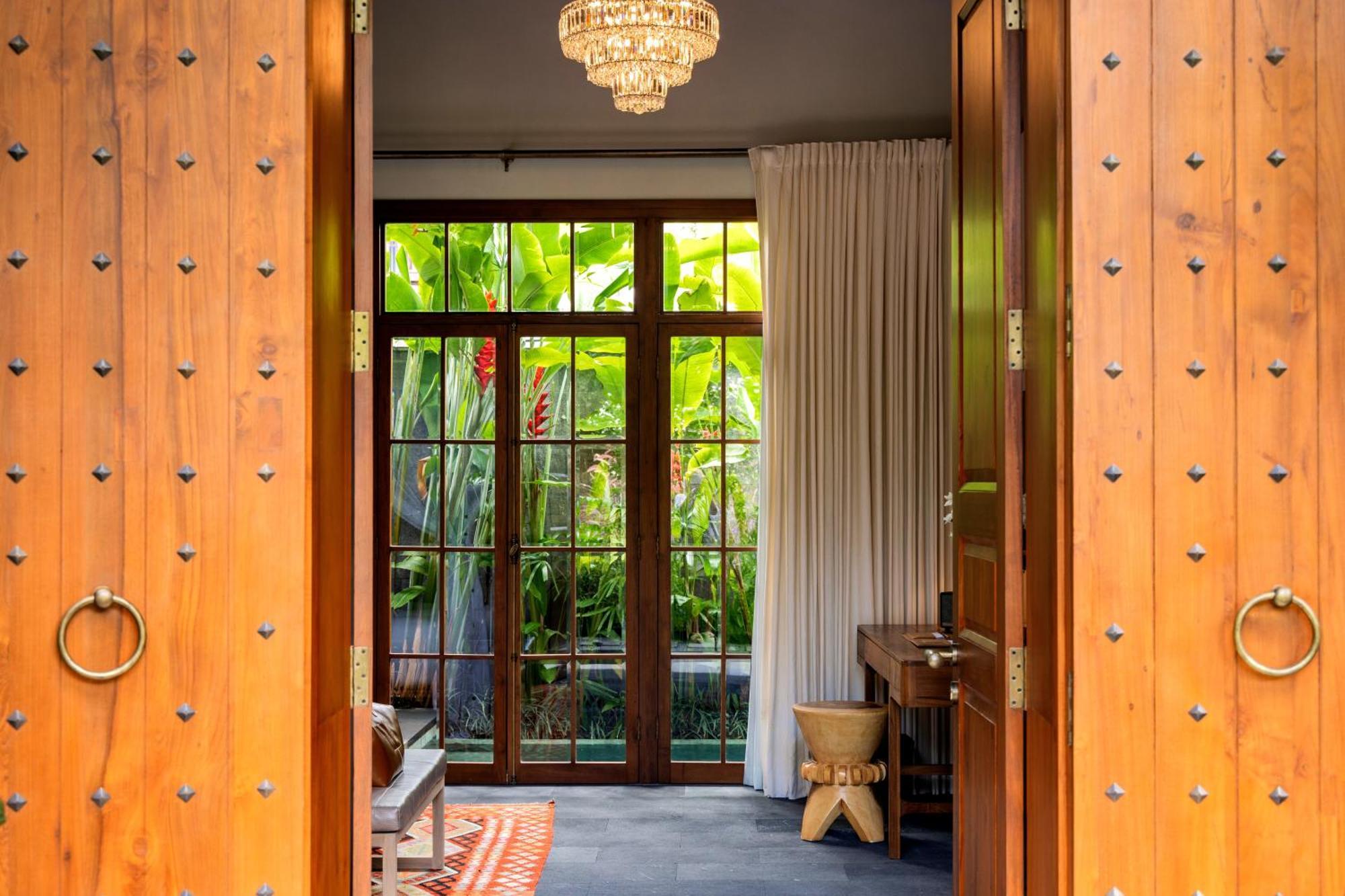 Pavilion Pool Suite