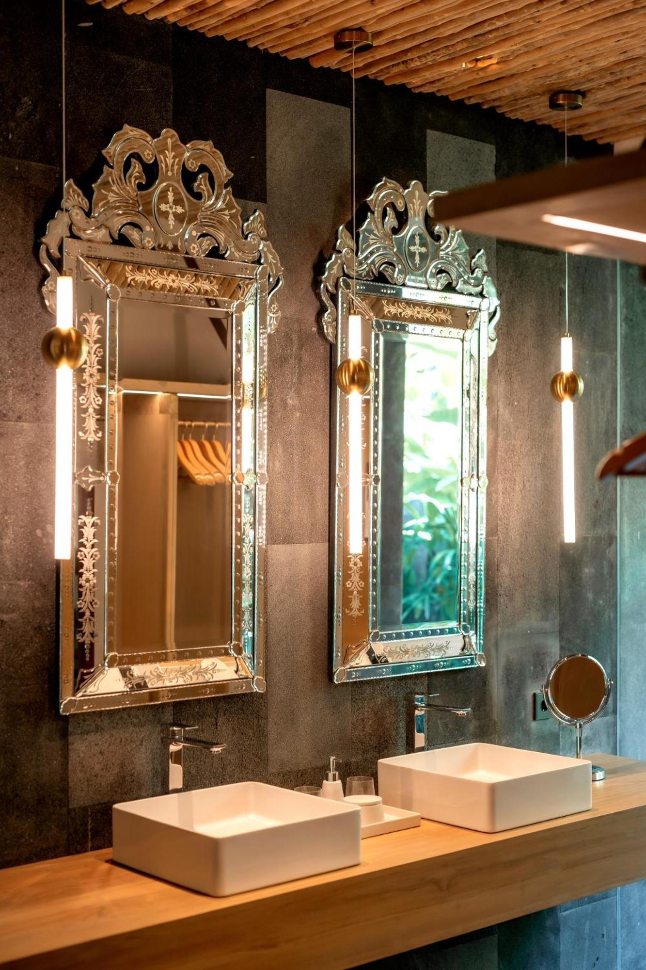 Pavilion Pool Suite