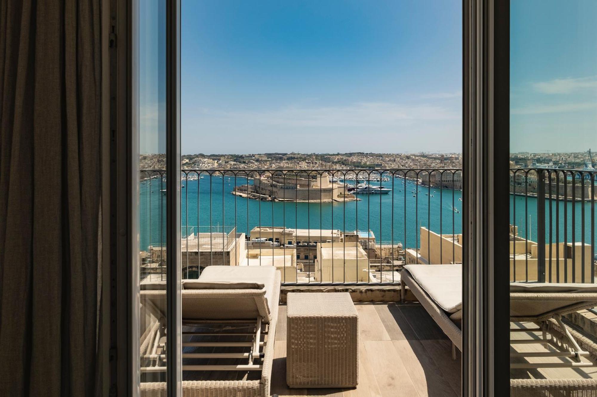 Grand Harbour View Suite