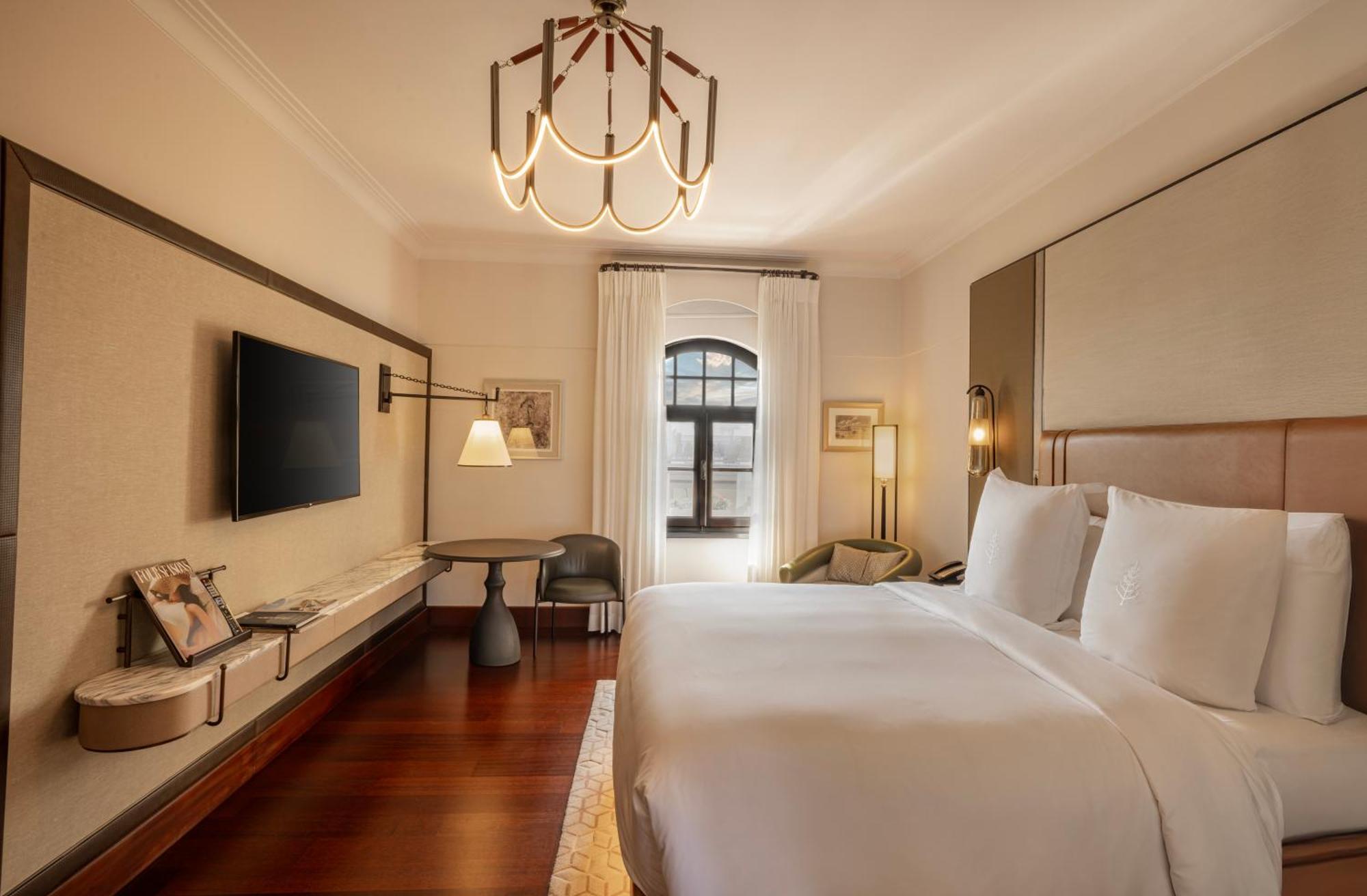 One-Bedroom King Suite