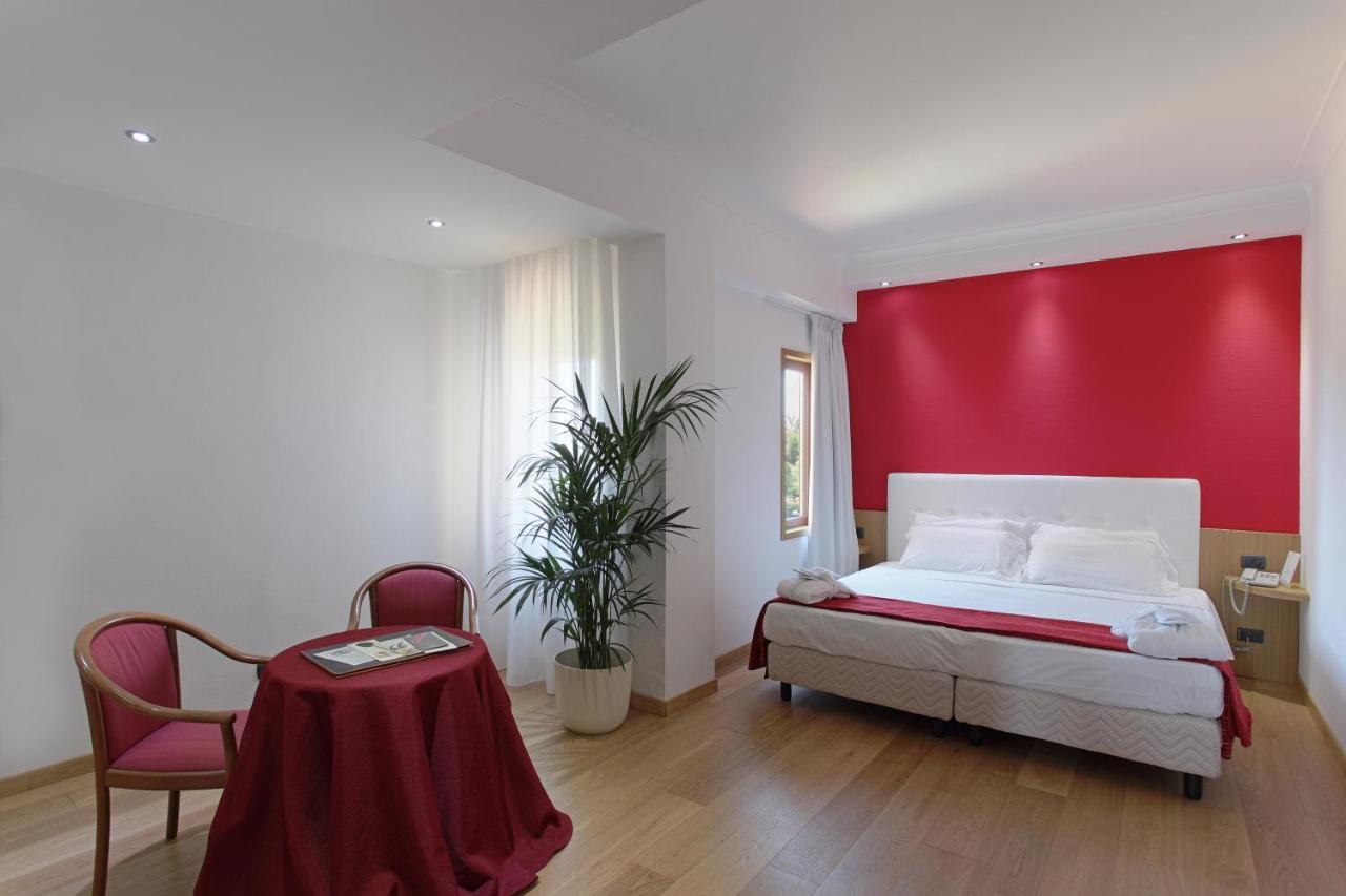 Double or Twin Room,1209796639:JPEG