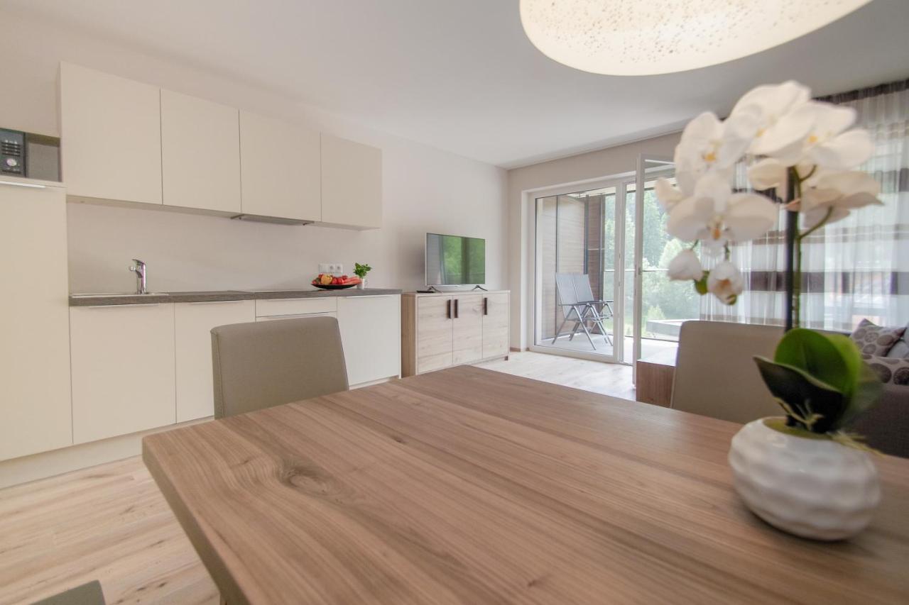 Large One-Bedroom Apartment,742632307:JPEG