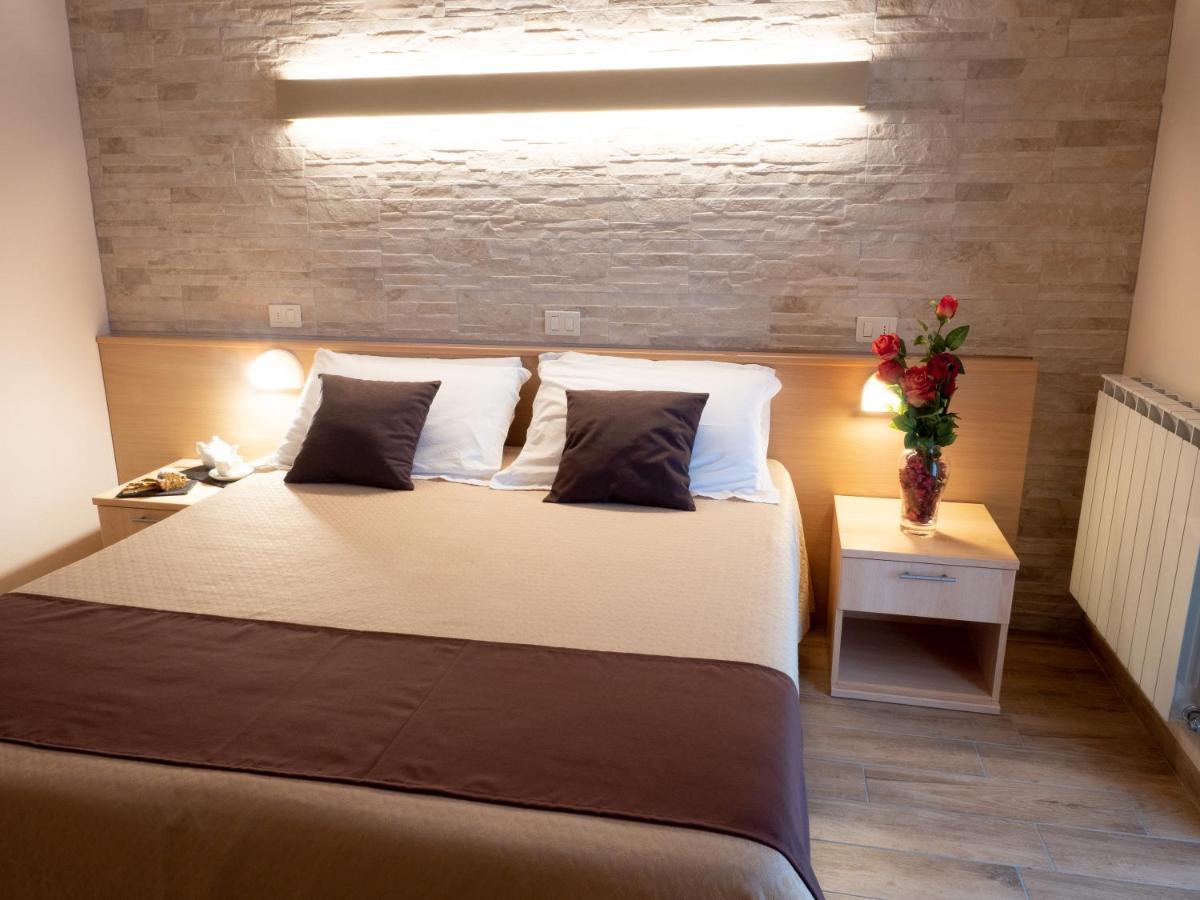 Double Room with Balcony or Terrace,411765027:JPEG