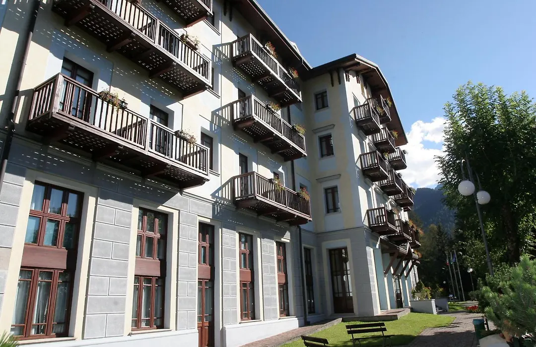 Palace Pontedilegno Resort-1