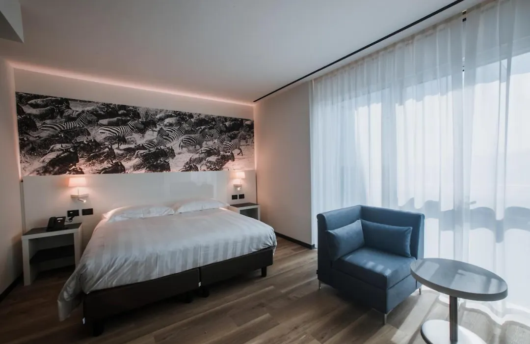 Life Hotel-1