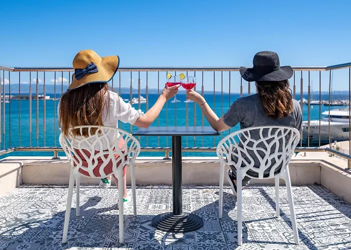 Galeria Valeria Seaside Downtown - Mag Quaint & Elegant Boutique Hotels