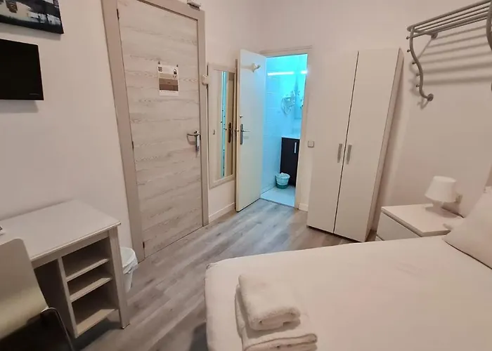  Hostal Eixample