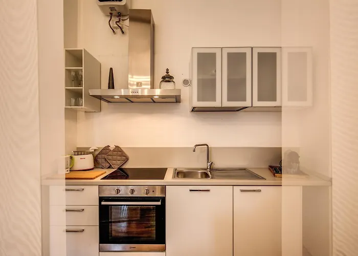 Appartamento : Elegant Apartment Behind The Colosseum