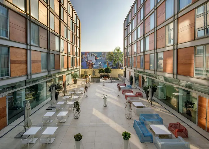 Hotel con piscina: Doubletree By Hilton Milan