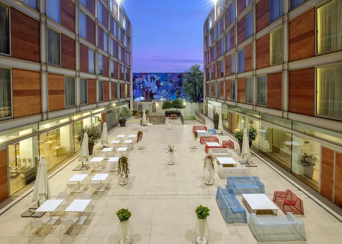 Hotel con piscina: Doubletree By Hilton Milan