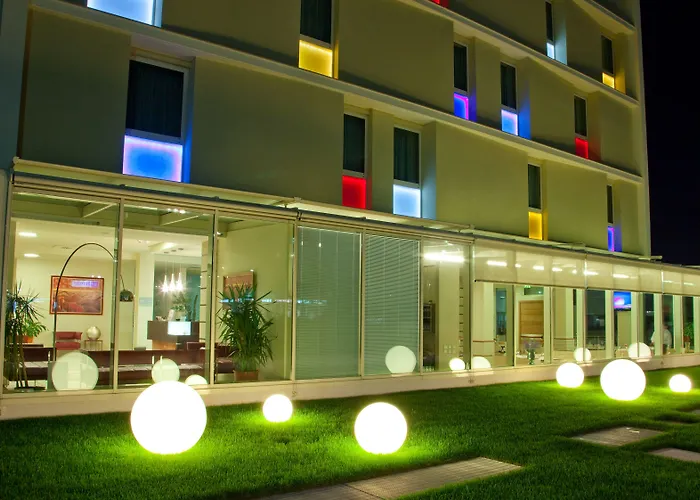 Breaking Business Hotel