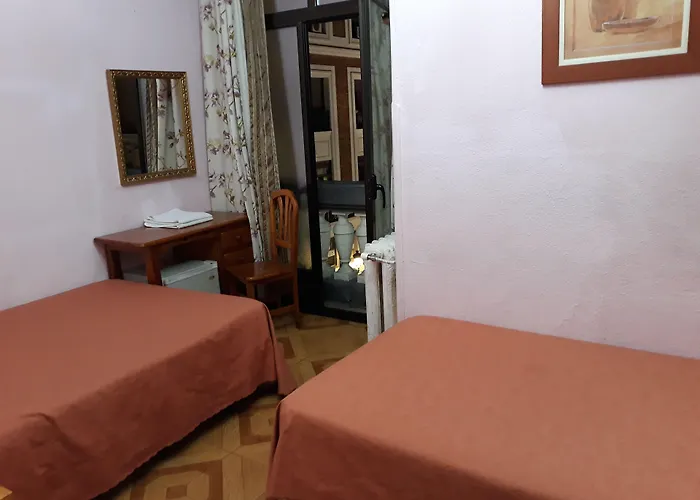 La villa: Hostal Fuentesol