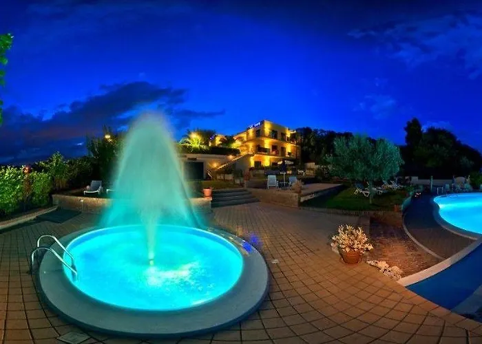 Hotel Con Piscina Le Cave