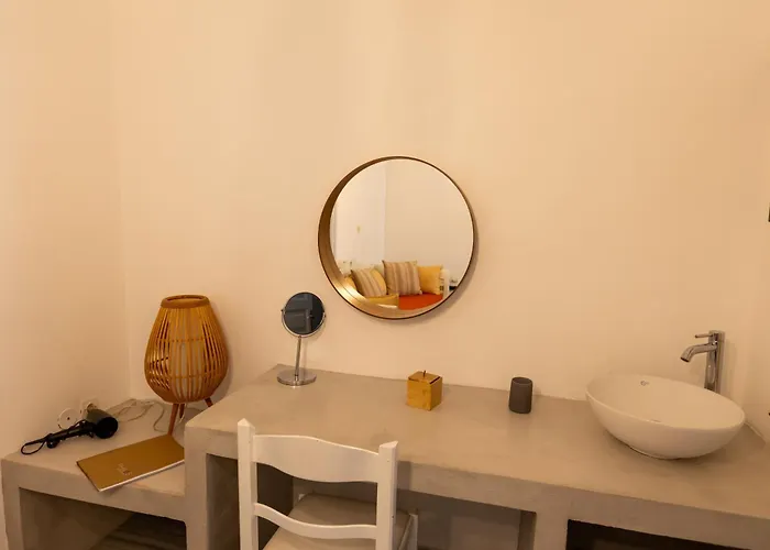 Phaos Santorini Suites