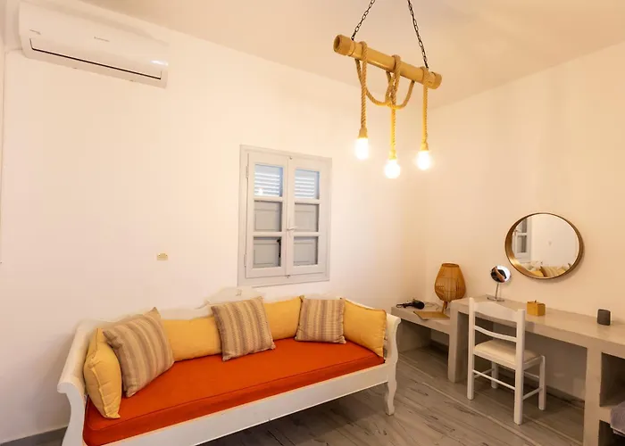 Phaos Santorini Suites