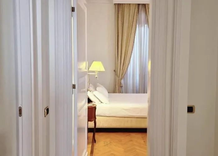 Roman Holidays Boutique